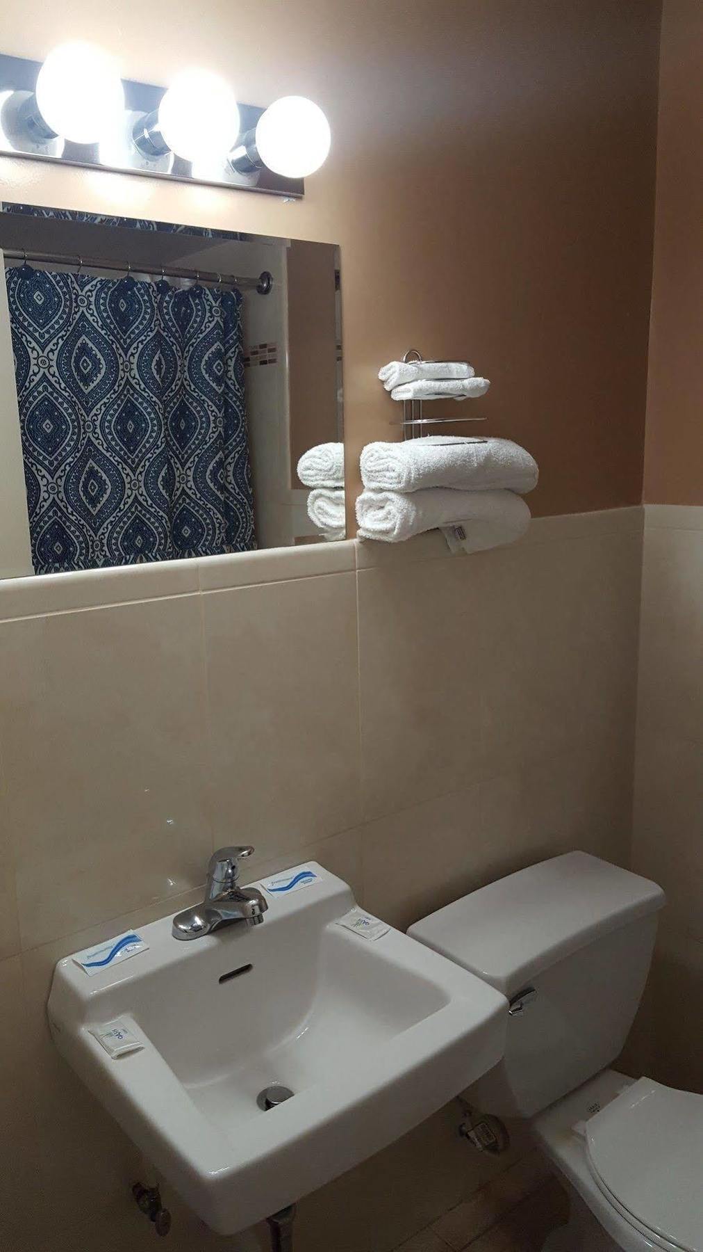 New Relax Inn Бриджвю Екстериор снимка